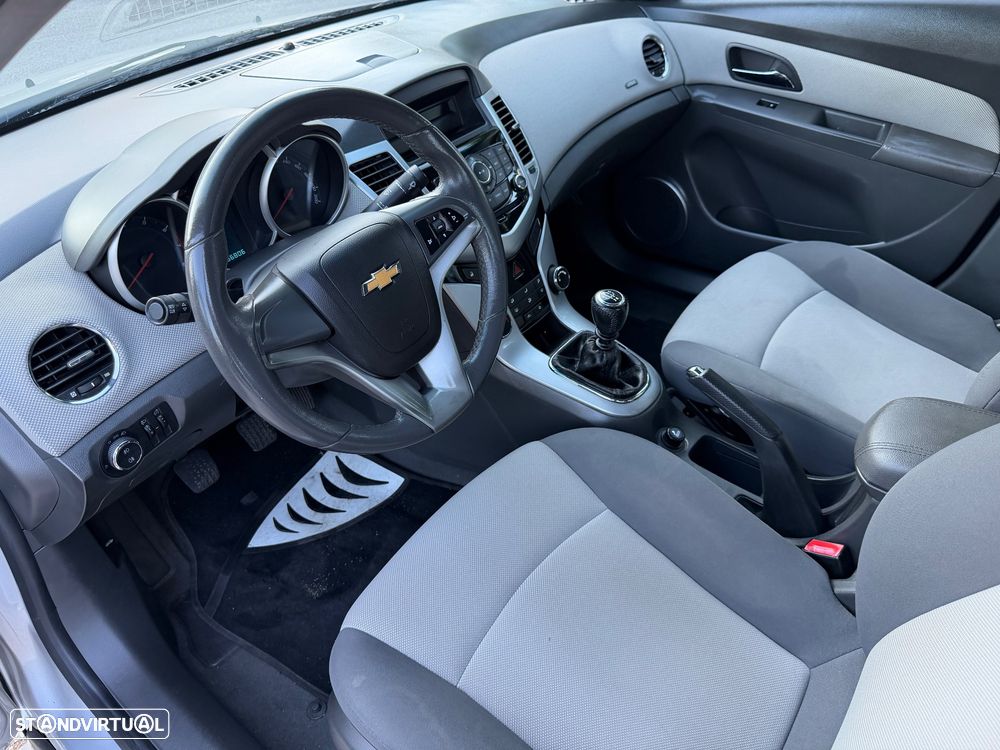 Chevrolet Cruze 1.6 LS - 21
