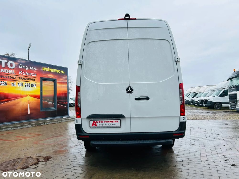 Mercedes-Benz Sprinter - 12