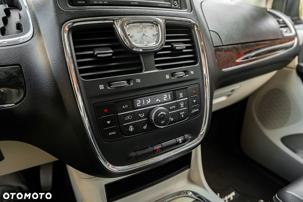 Lancia Voyager 3.6 Platinum - 36