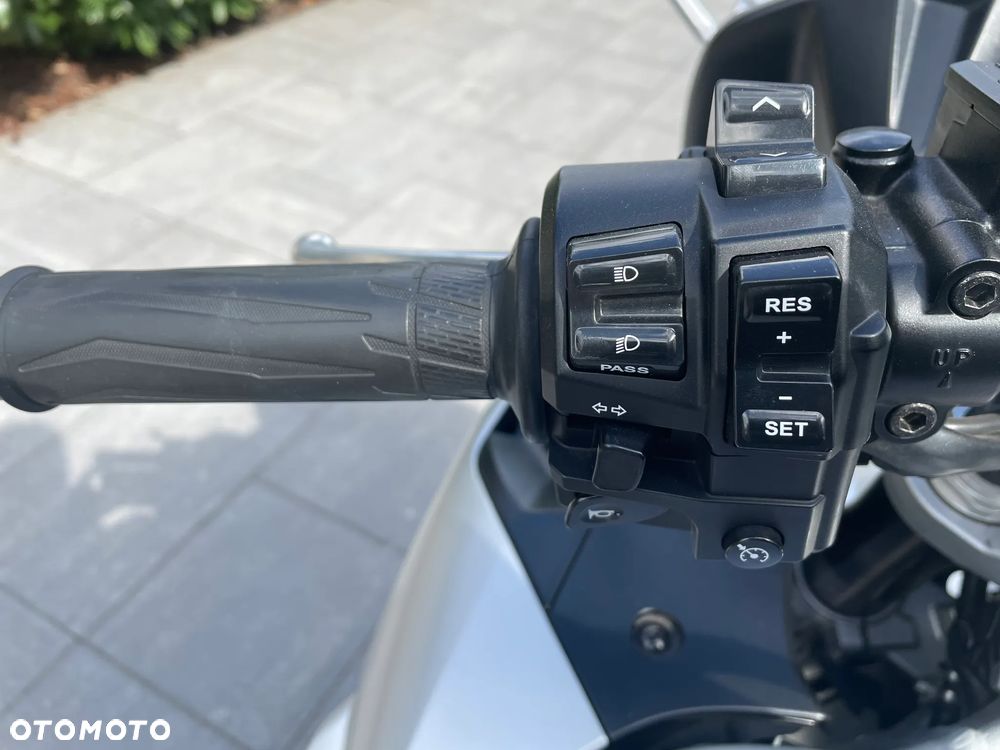 Yamaha FJR - 11