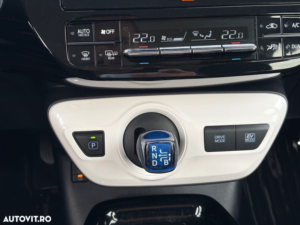 Toyota Prius (Hybrid) Executive - 16