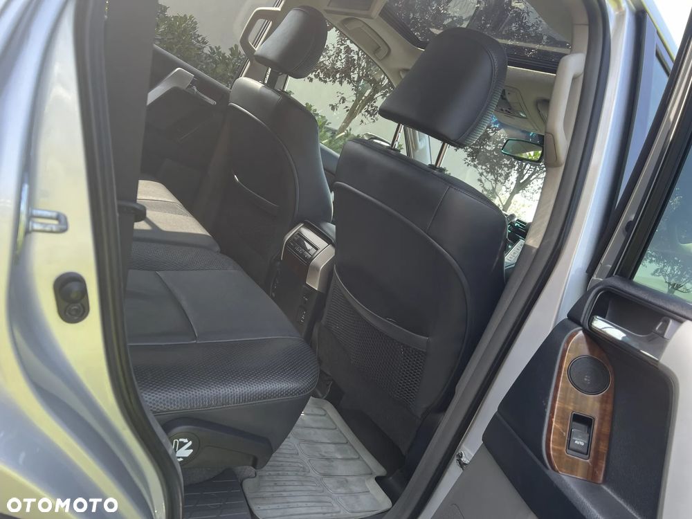 Toyota Land Cruiser - 12