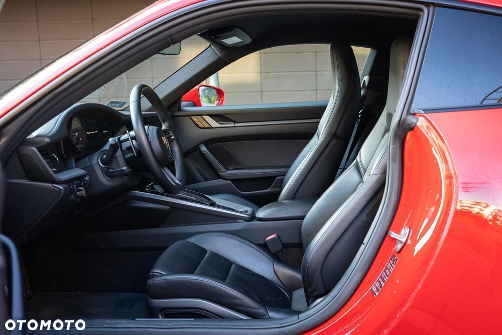Porsche 911 Carrera 4S - 8