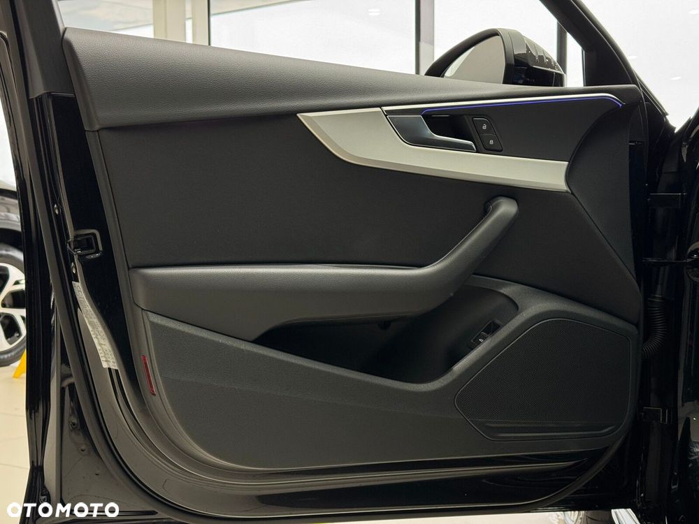 Audi A4 Limousine - 12