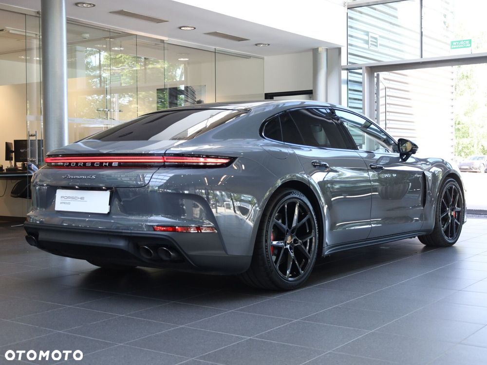 Porsche Panamera - 4