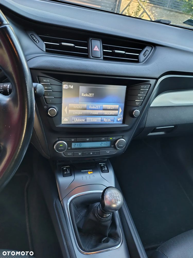 Toyota Avensis 2.0 D-4D Premium - 8