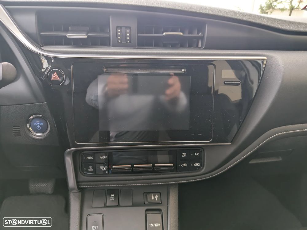 Toyota Auris 1.8 HSD Comfort +P.Sport+Navi - 11