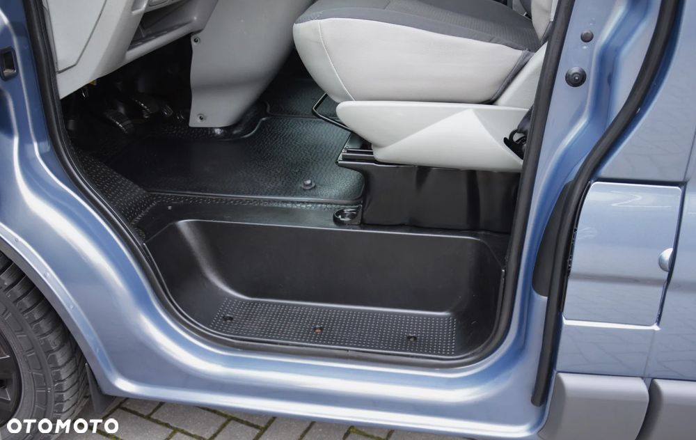 Opel Vivaro - 22