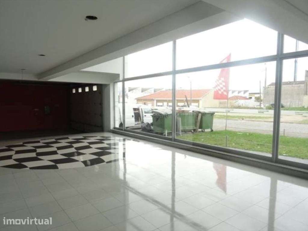Armazém com 832 m2, em Espinho. - Grande imagem: 2/10
