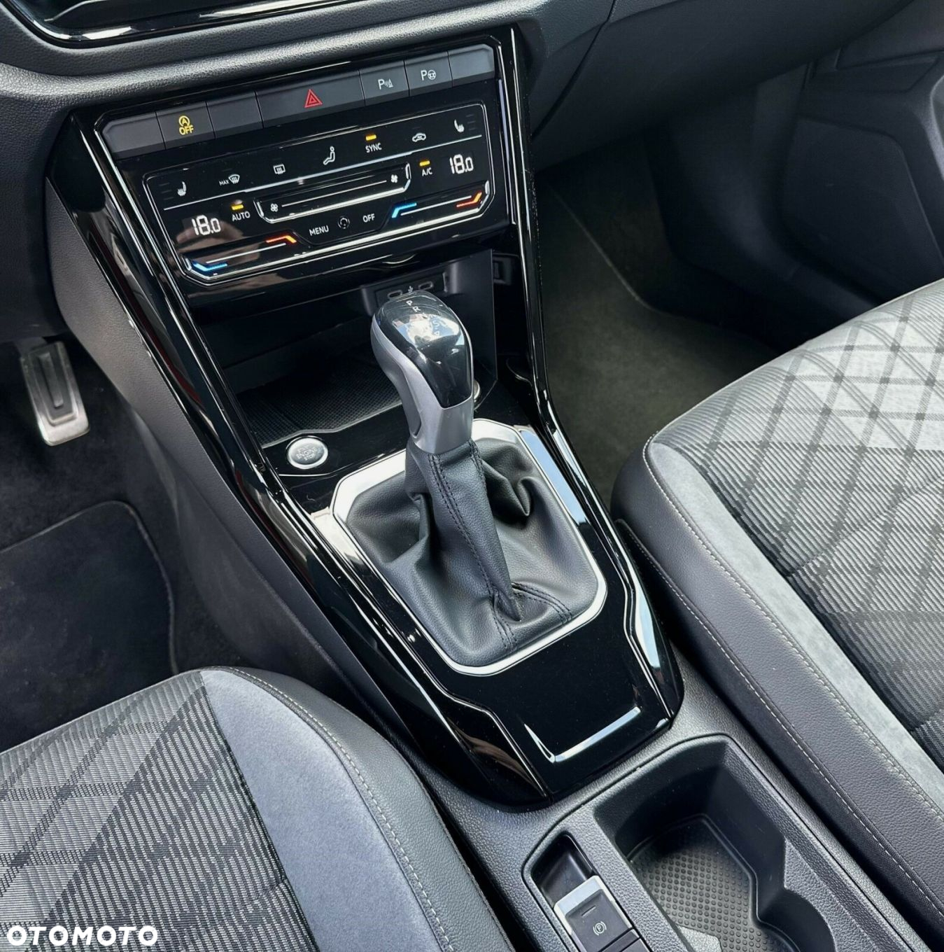 Volkswagen T-Roc - 22