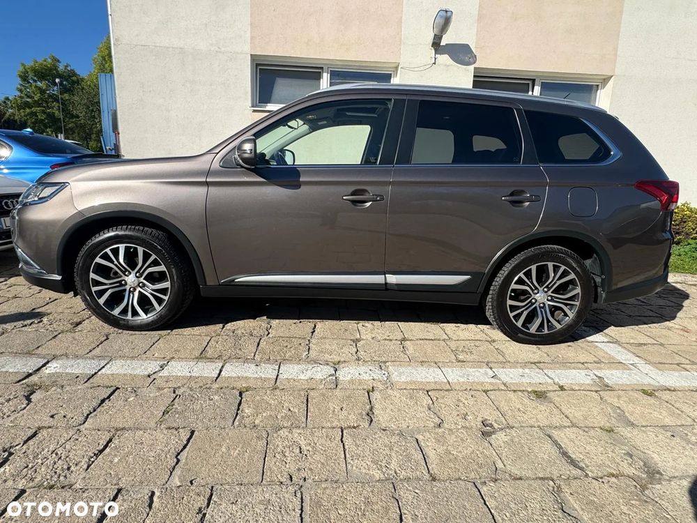 Mitsubishi Outlander 2.0 Instyle Navi 4WD CVT - 2