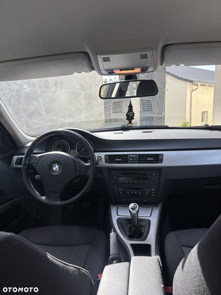 BMW Seria 3 318i - 22