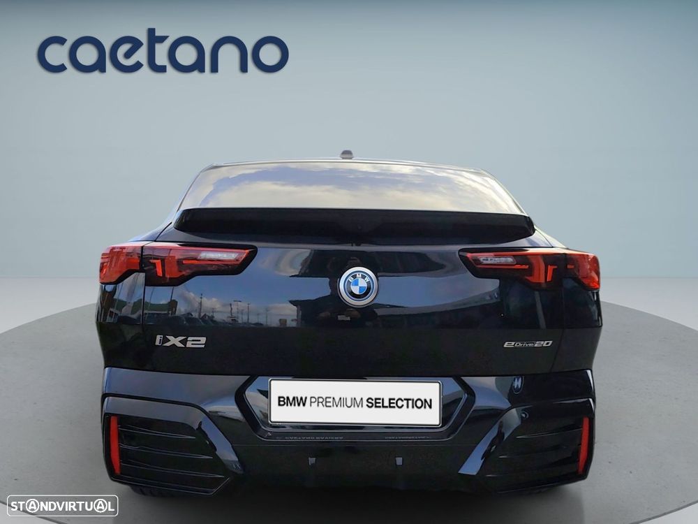 BMW iX2 eDrive20 Pack Desportivo M - 7