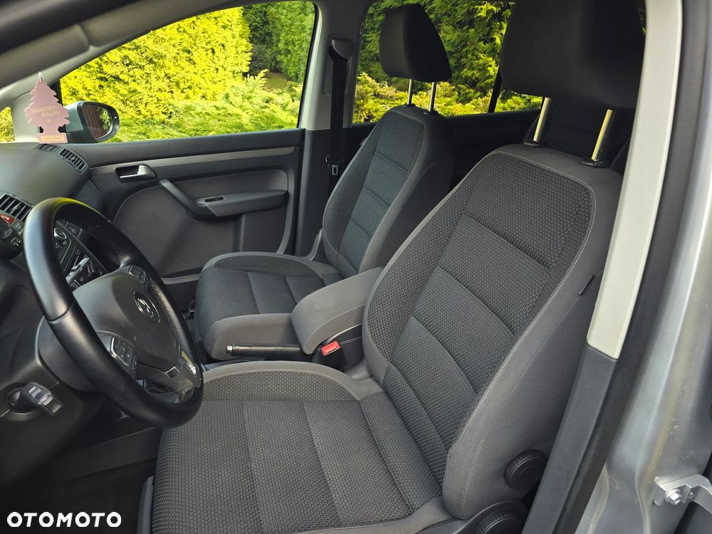 Volkswagen Touran - 11