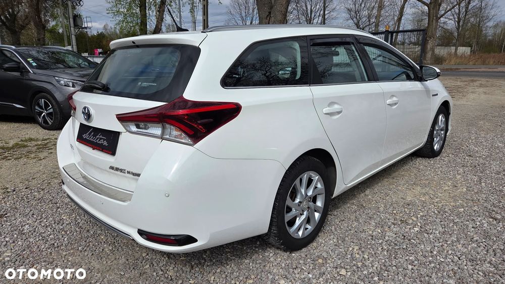 Toyota Auris Hybrid 135 Premium - 4