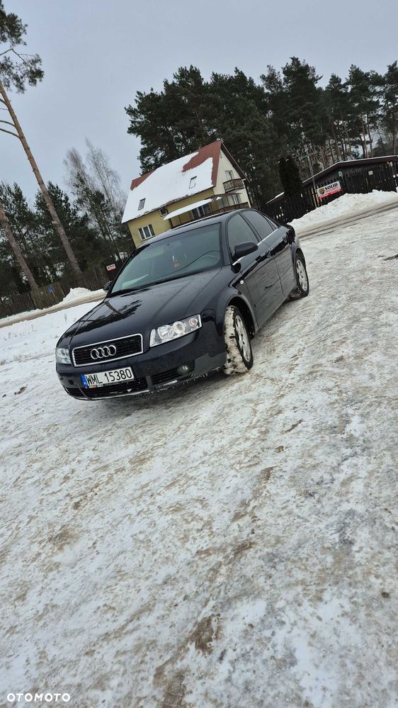 Audi A4 Limousine - 1
