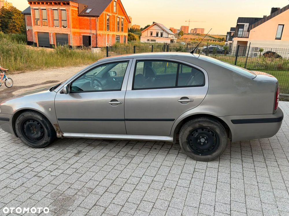 Skoda Octavia 1.6 Tour - 5