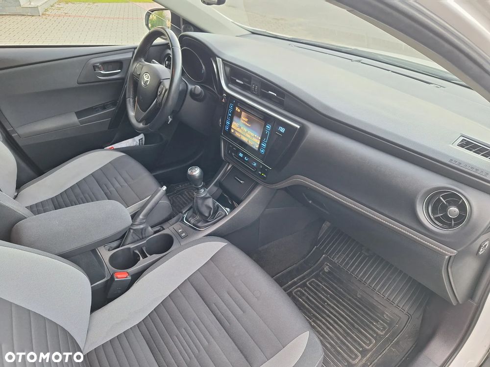 Toyota Auris - 17