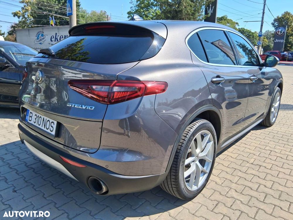 Alfa Romeo Stelvio - 6