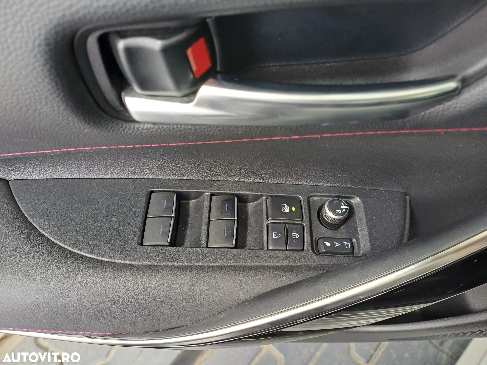 Toyota Corolla 1.8 HSD Exclusive interior Negru - 8