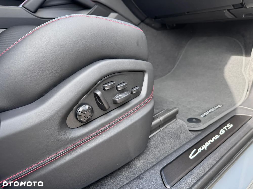 Porsche Cayenne - 21