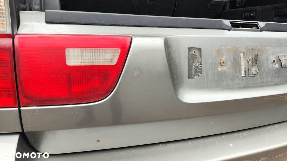 KLAPA BURTA LAMPA LEWY PRAWY TYŁ STERLINGGRAU METALLIC 472/7 ZAMEK SILNICZEK WYCIERACZKI TYŁ BLENDA LISTWA KLAMKA SZYBA WYKŁADZINA PODŁOGA TAPICERKA BAGAŻNIKA BMW X5 E53 LCI LIFT - 12