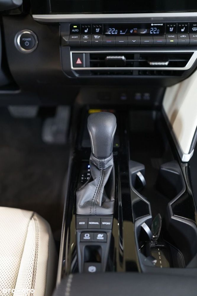 Toyota Camry - 22
