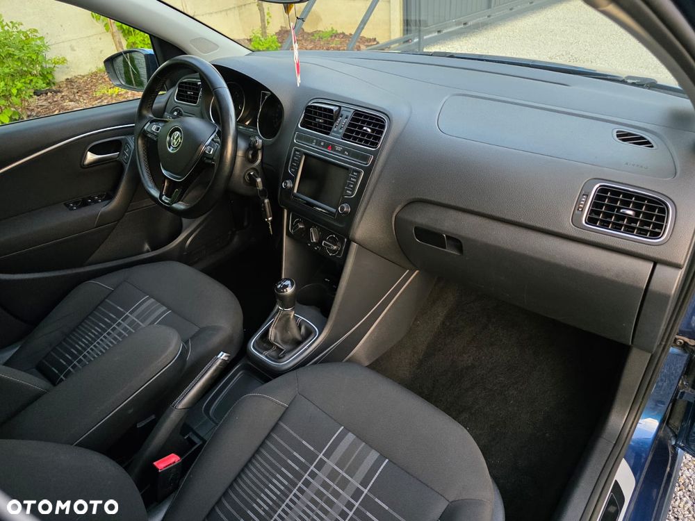 Volkswagen Polo 1.4 TDI Blue Motion Technology Lounge - 24