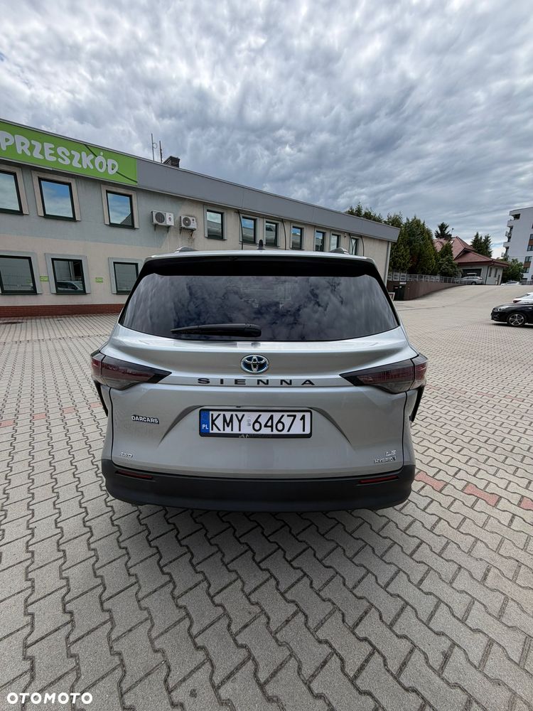 Toyota Sienna - 8