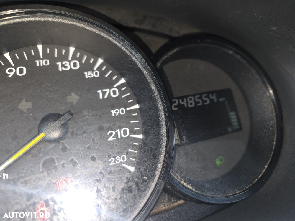 Renault Fluence 1.6 16V Authentique - 4