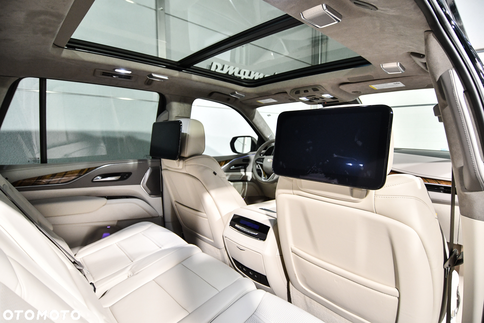 Cadillac Escalade - 21