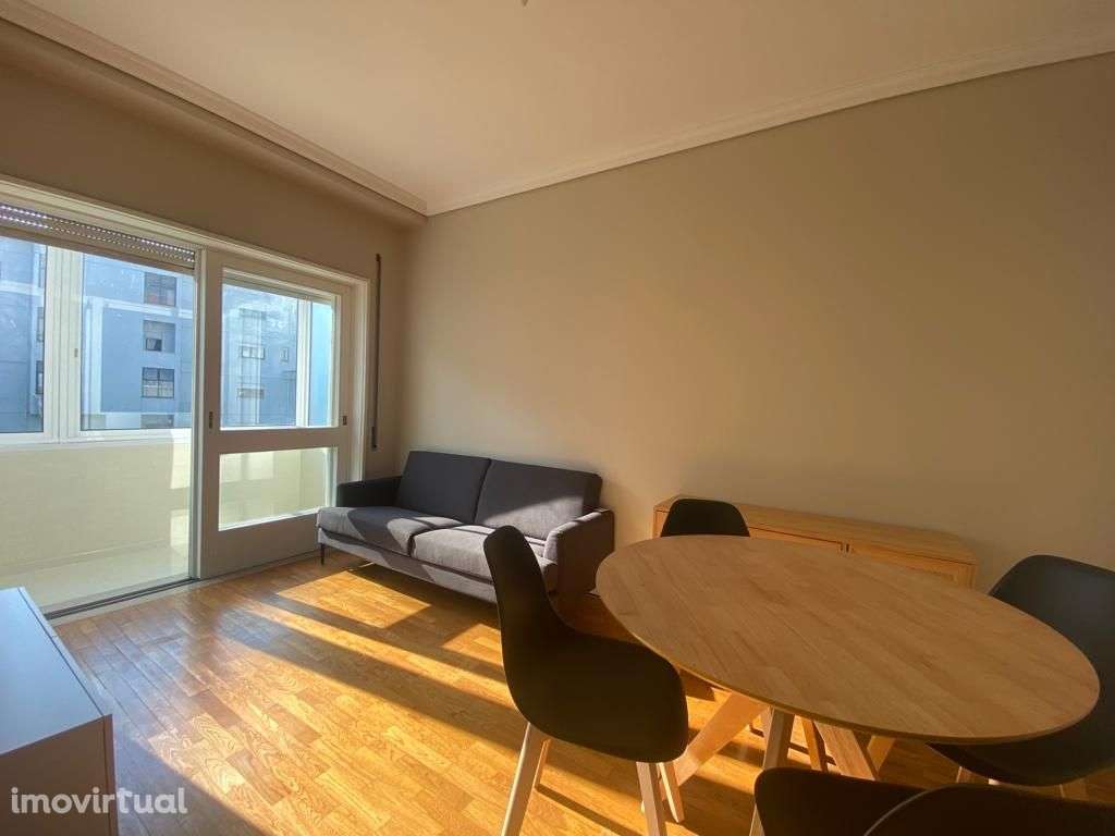 Apartamento T1 recentemente renovado, mobilado e com cozinha equipada - Grande imagem: 2/12