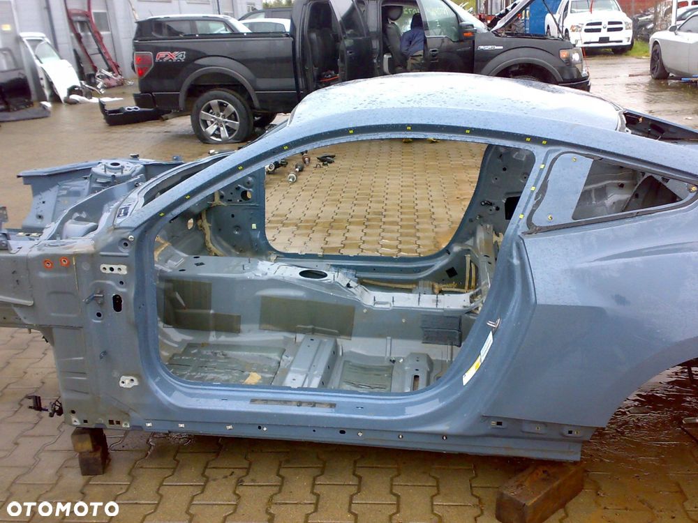 ford mustang vii mk7 s650 2024 - dach słupek dachowy bok prawy lewy - 1