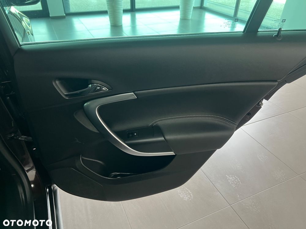Opel Insignia - 32