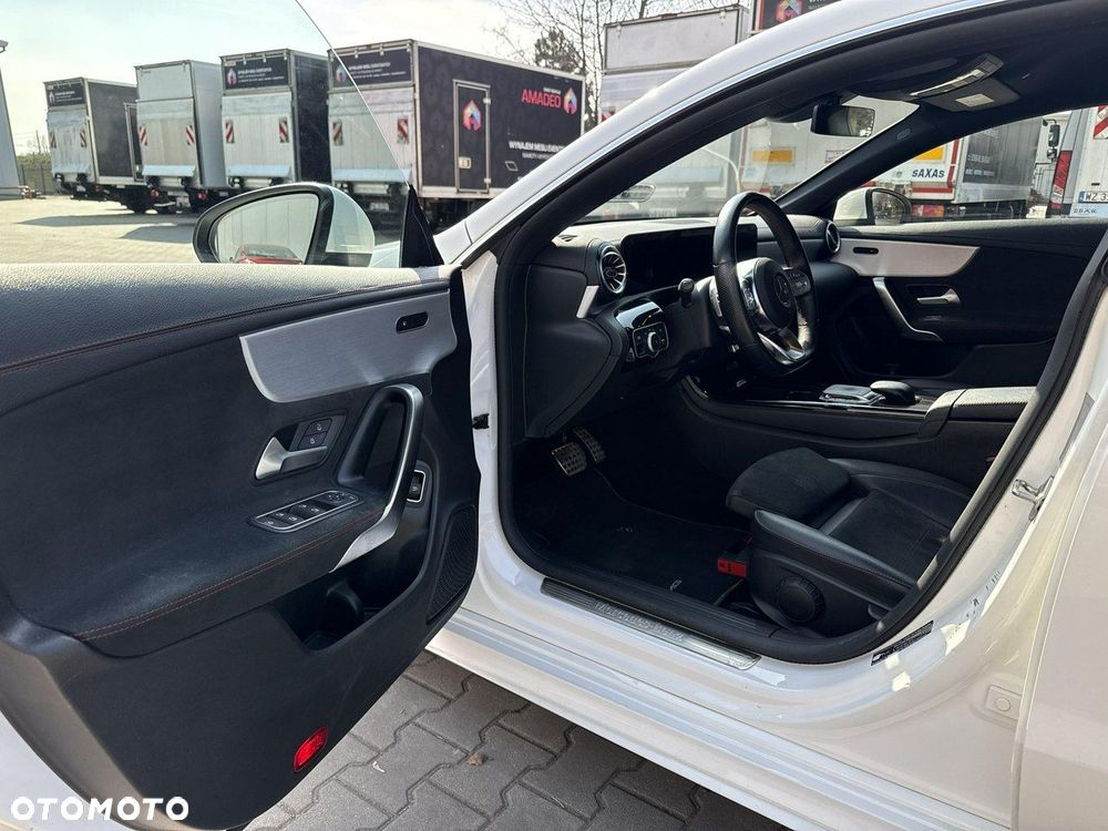 Mercedes-Benz CLA - 10