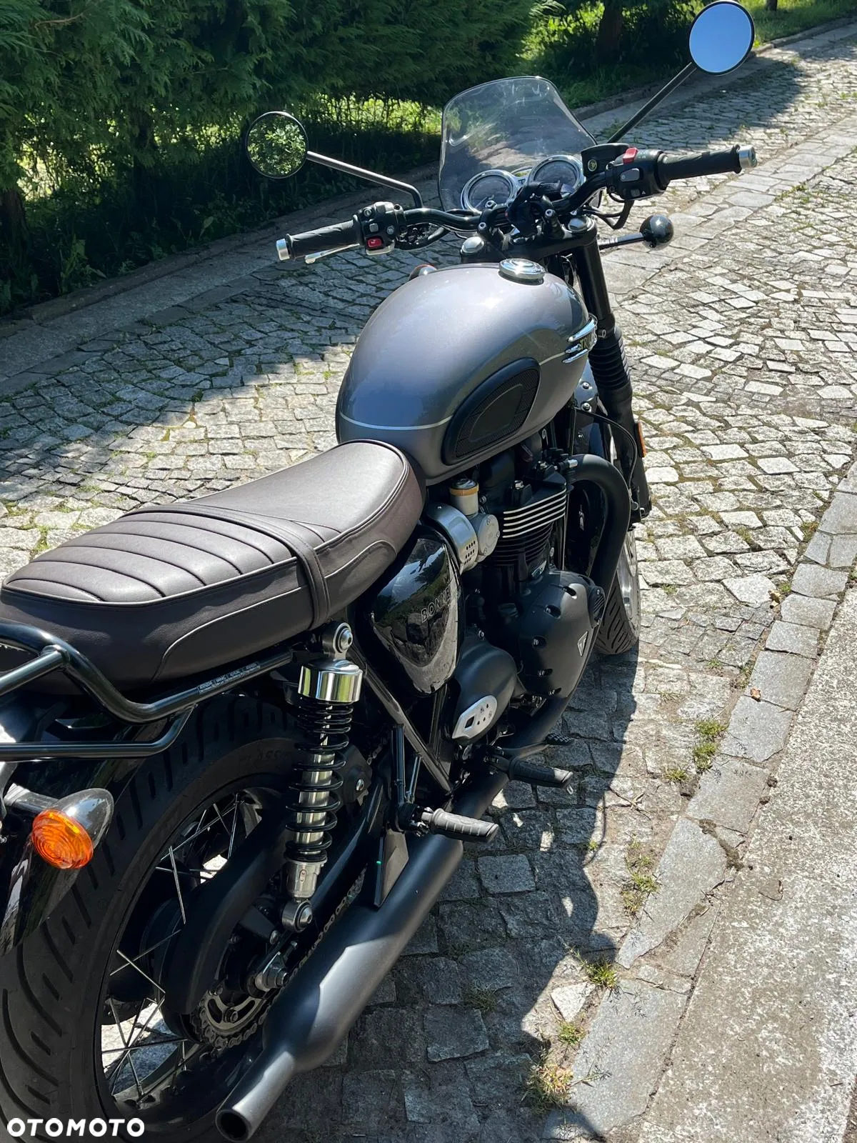 Triumph Bonneville - 11