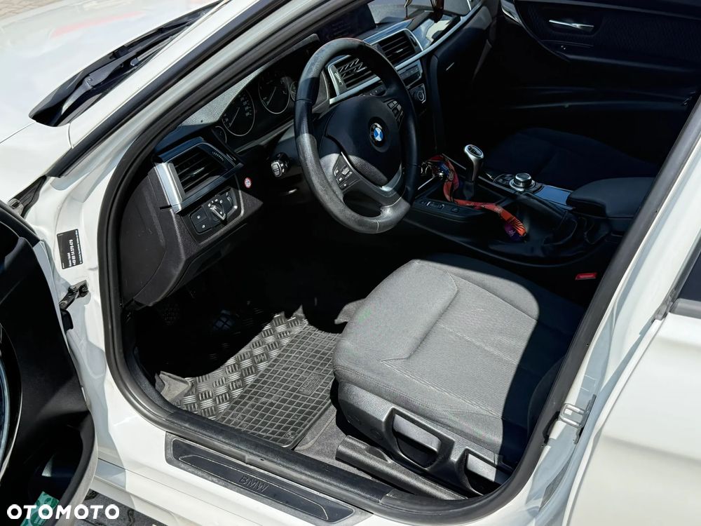 BMW Seria 3 318d M Sport Shadow - 22