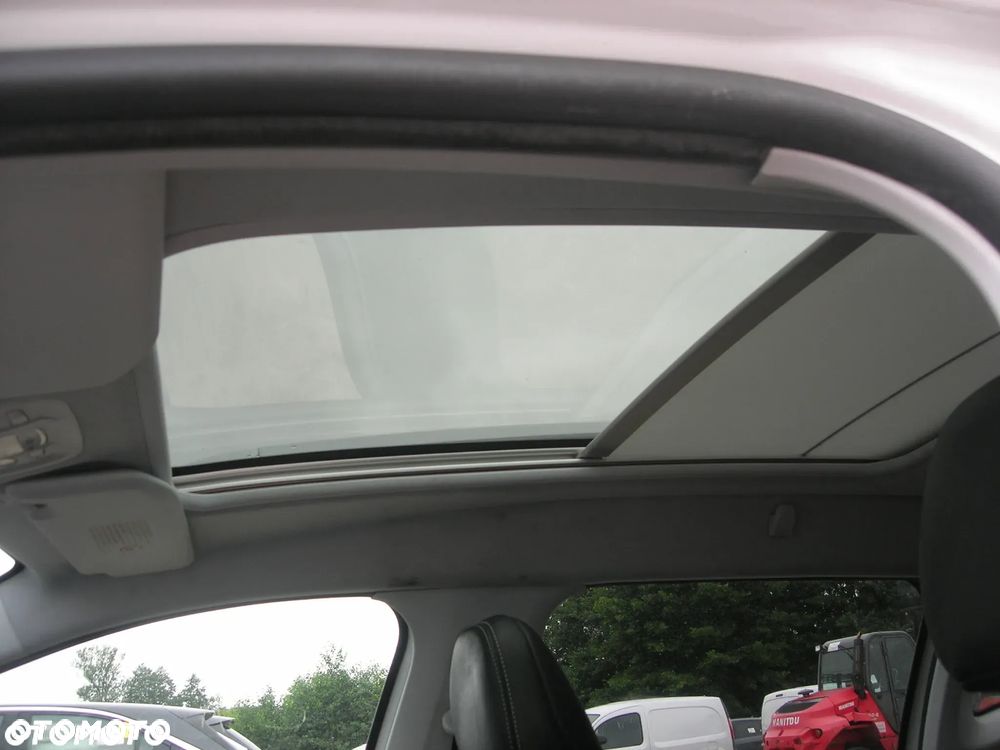 Peugeot 2008 1.6 e-HDi Allure S&S - 24