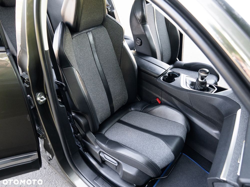 Peugeot 3008 1.2 PureTech Allure - 27