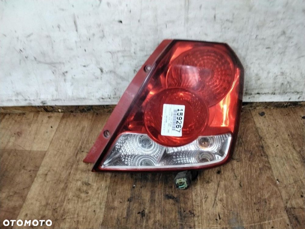 chevrolet aveo t200 lampa tył prawa - 1