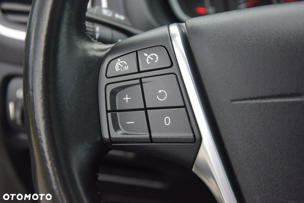 Volvo V40 Cross Country D2 Momentum - 39