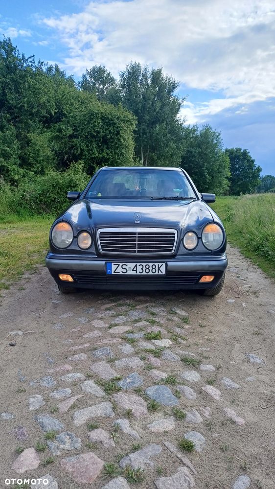 Mercedes-Benz Klasa E 220 D Elegance - 4