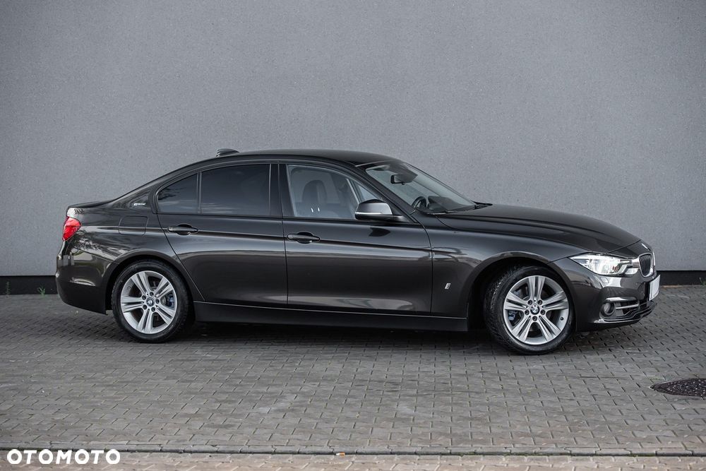 BMW Seria 3 330e iPerformance M Sport - 6
