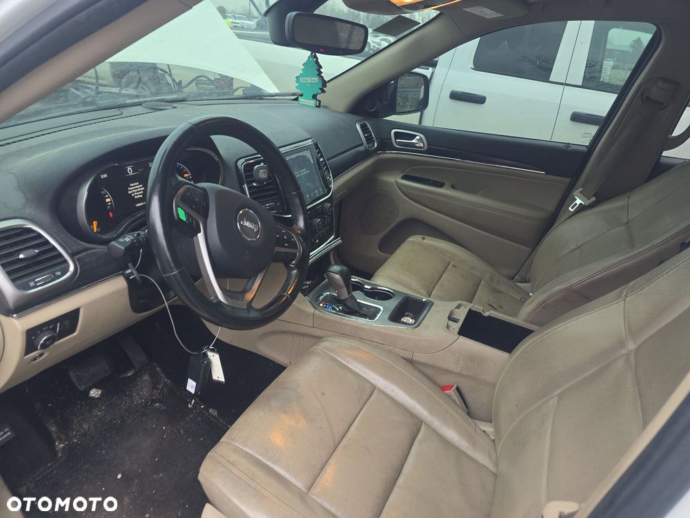 Jeep Grand Cherokee - 12