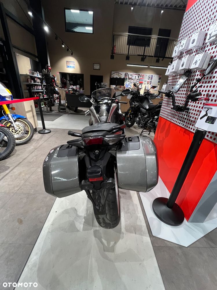 Honda VFR - 5