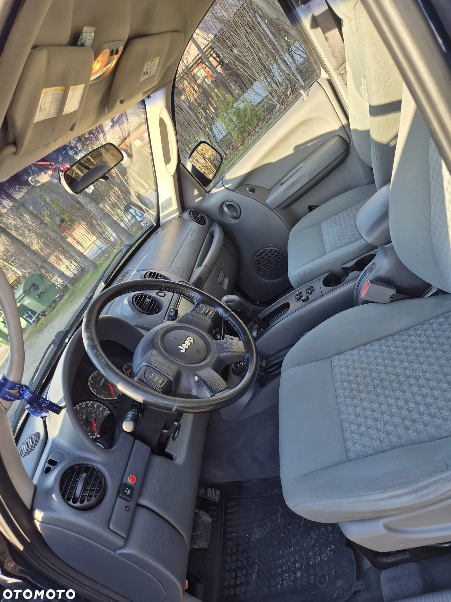 Jeep Liberty 3.7 4x4 - 8
