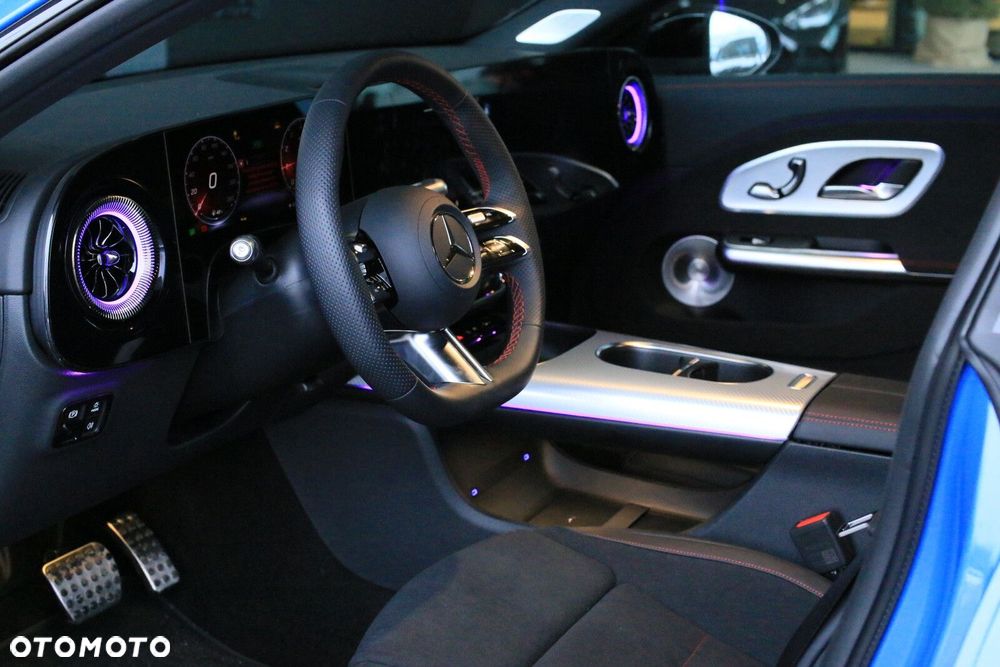 Mercedes-Benz CLA - 12