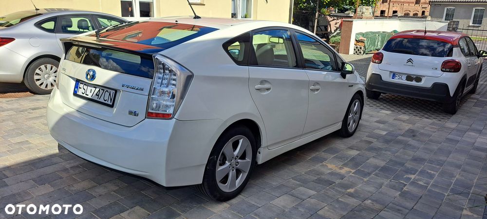 Toyota Prius (Hybrid) - 16
