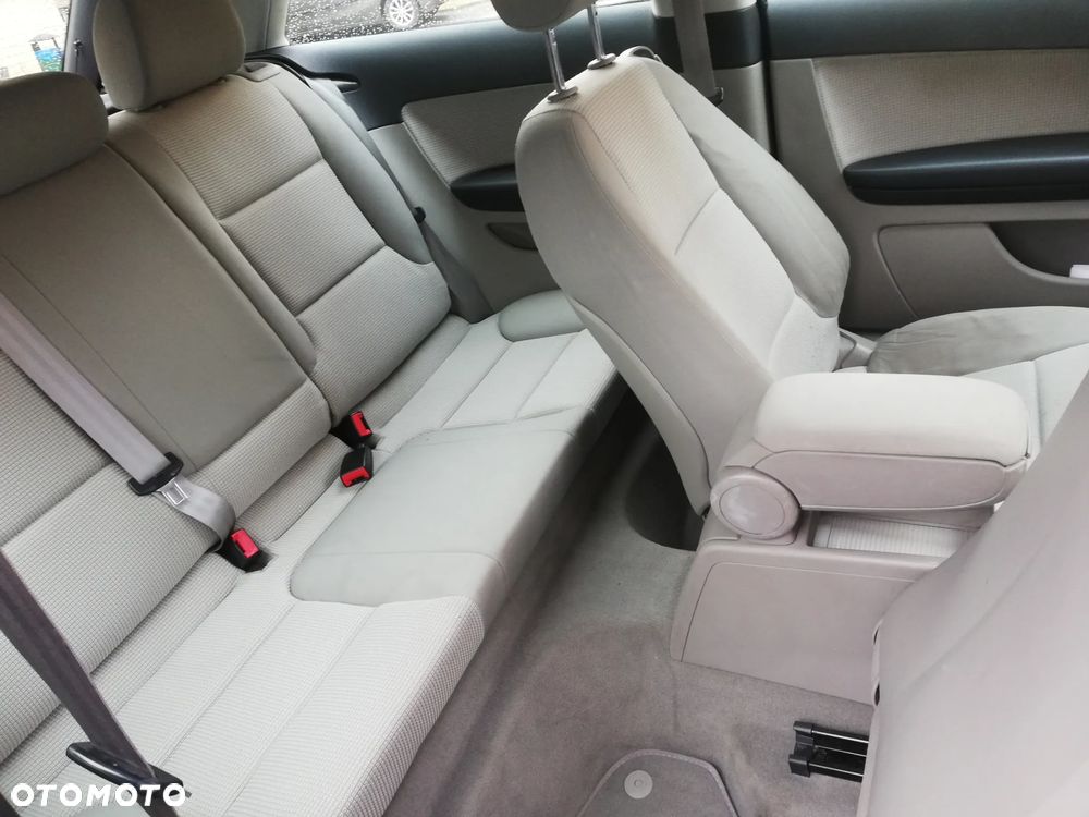 Audi A3 3-drzwiowe 1.6 Attraction - 10