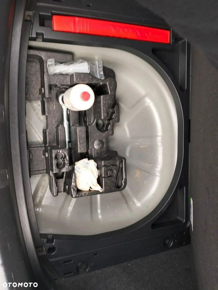 Volvo V40 D2 Momentum - 25